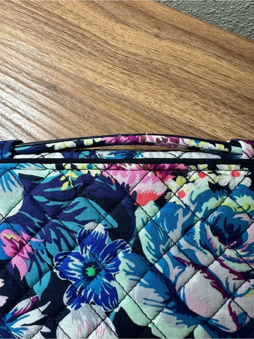 Vera Bradley women’s Navy Floral Quilted Iconic Tablet Tamer Organizer
